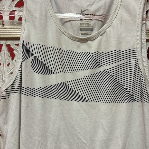 Nike Tank Top - Picture 4 of 7